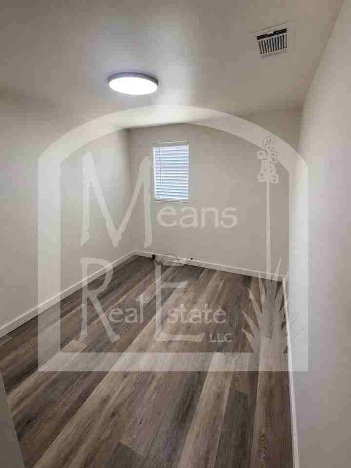 308 S Alameda St - Photo 7 of 8