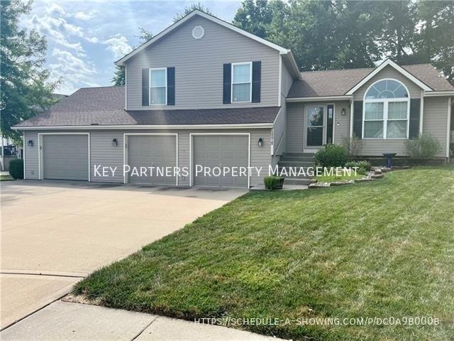 10615 Nw 86th Ter - Photo 2 of 26