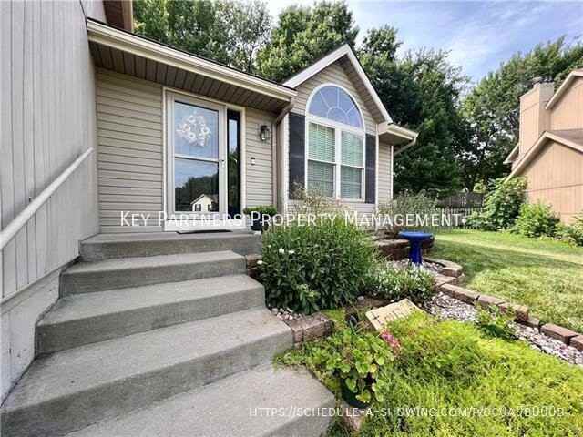 10615 Nw 86th Ter - Photo 3 of 26