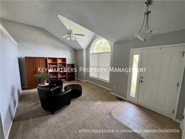 10615 Nw 86th Ter - Photo 4 of 26
