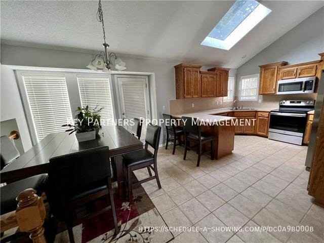 10615 Nw 86th Ter - Photo 7 of 26