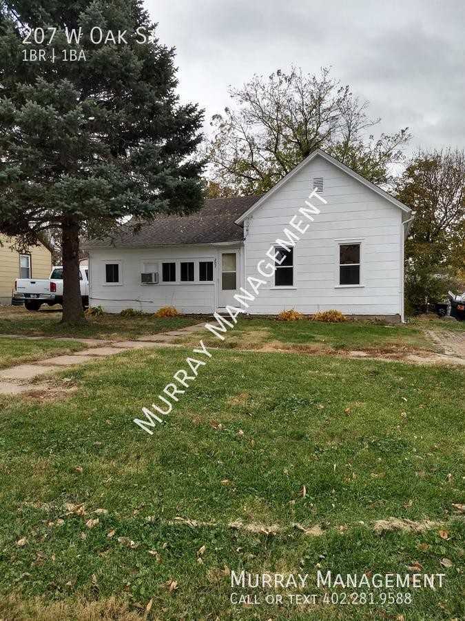 207 W Oak St - Photo 2 of 19