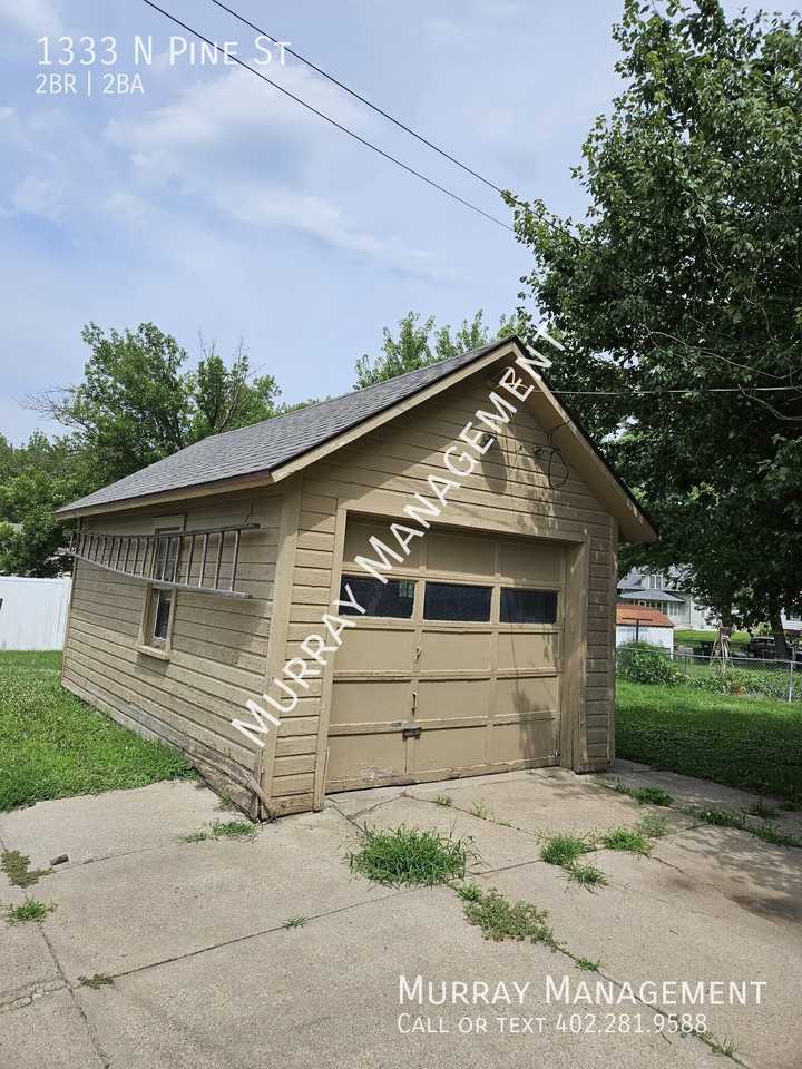 1333 N Pine St - Photo 2 of 4