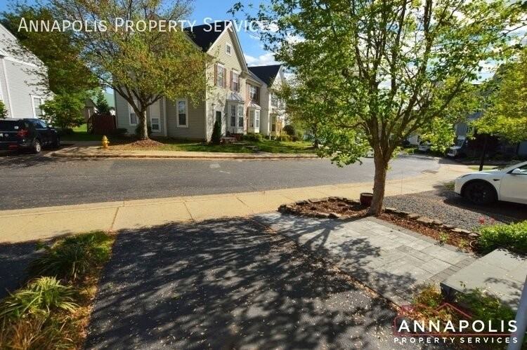 656 Howards Loop - Photo 2 of 27