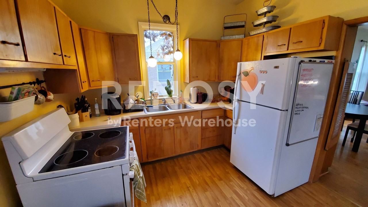 959 University Ave - Photo 4 of 16