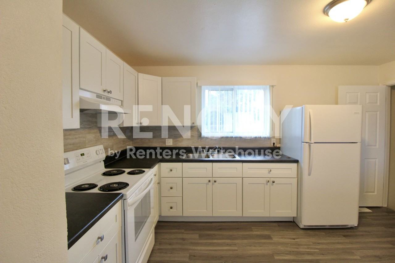 5241 Victor Way - Photo 3 of 19