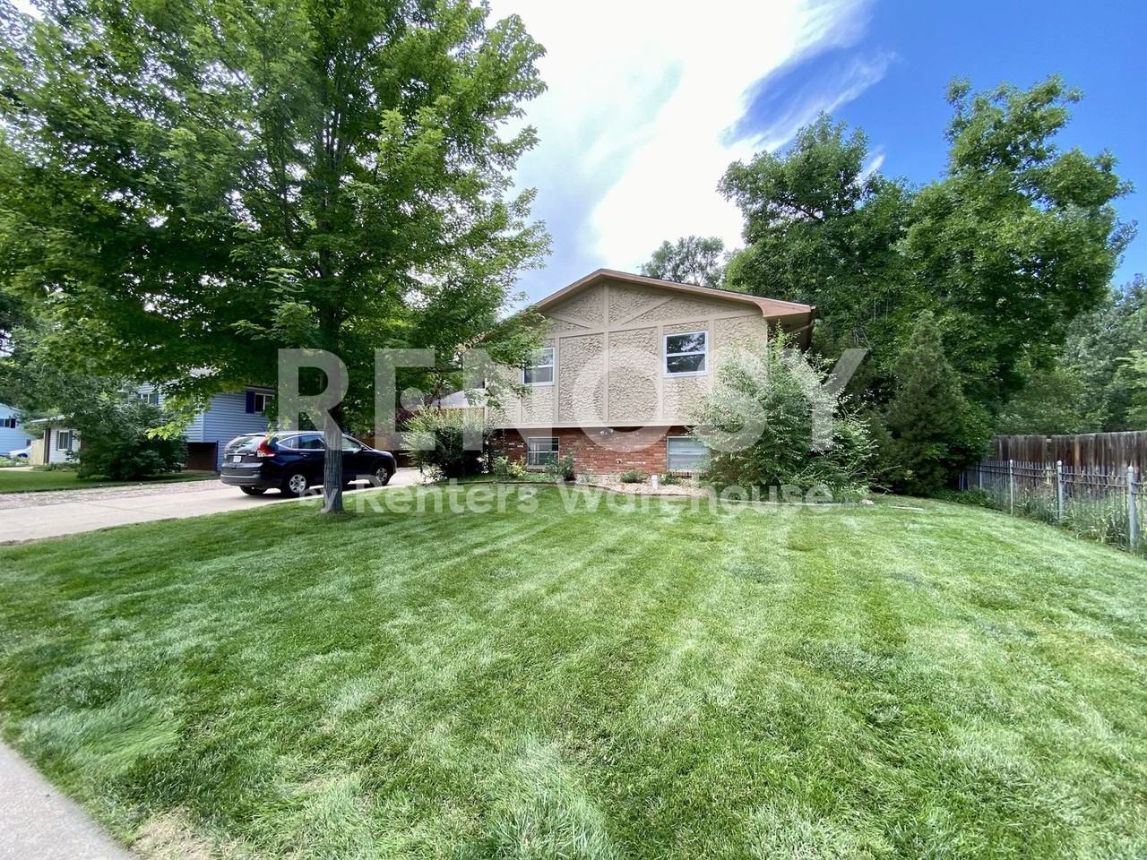 1237 Constitution Ave - Photo 5 of 23
