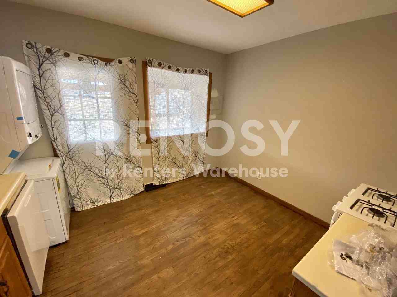 1263 Ames St - Photo 4 of 15