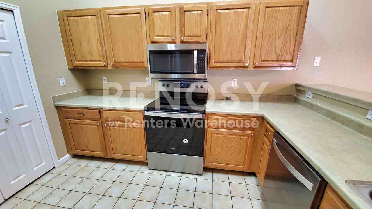 12118 W Dorado Pl #305 - Photo 3 of 28
