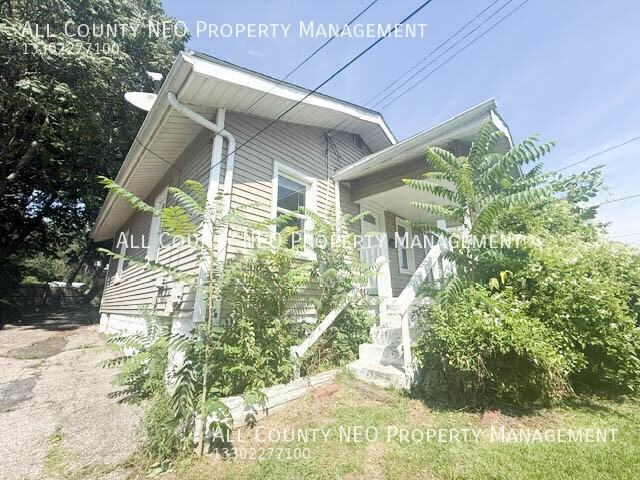 901 Mckinley Ave - Photo 2 of 14
