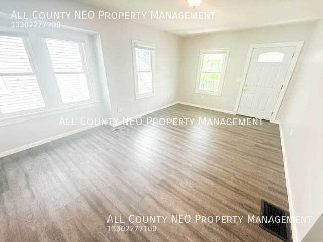 901 Mckinley Ave - Photo 5 of 14