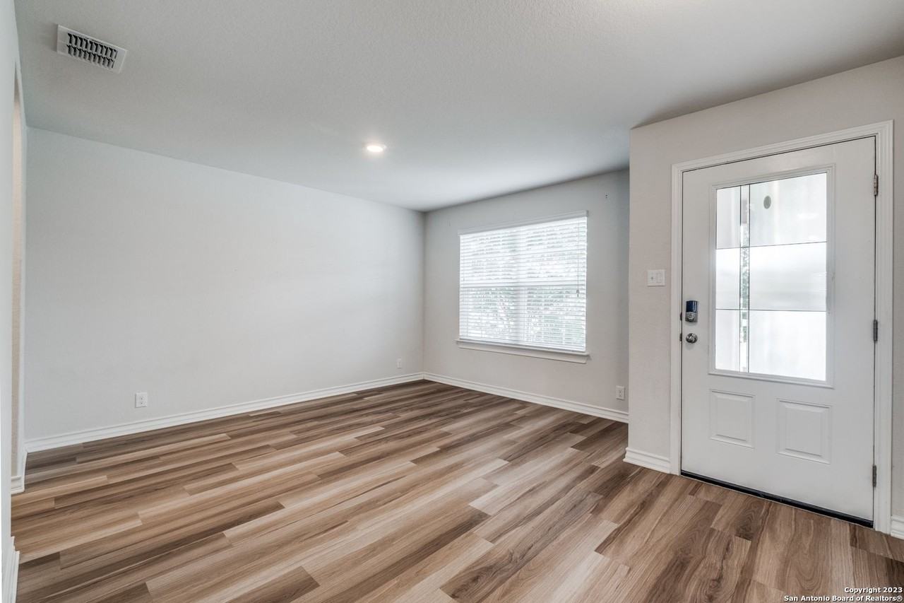 8927 Taylor Grv - Photo 2 of 12