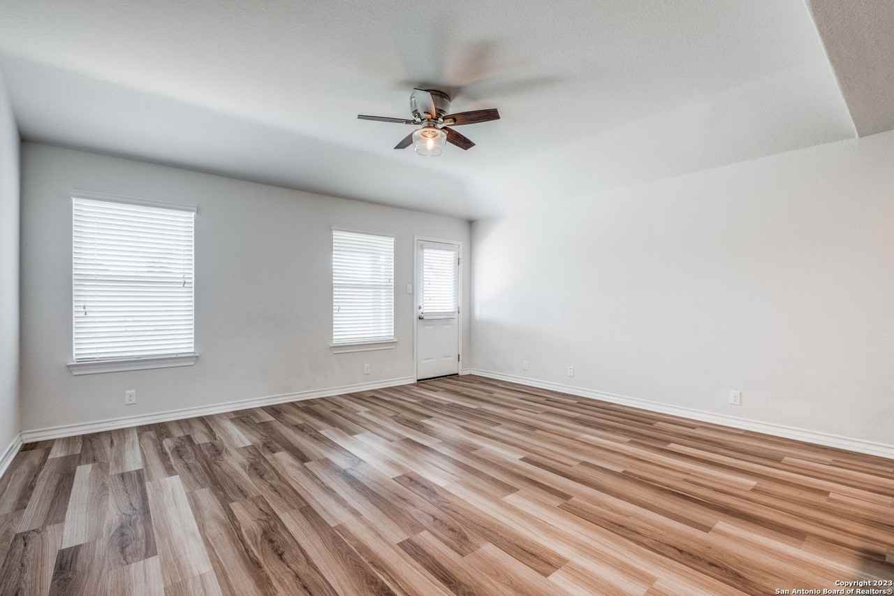 8927 Taylor Grv - Photo 5 of 12