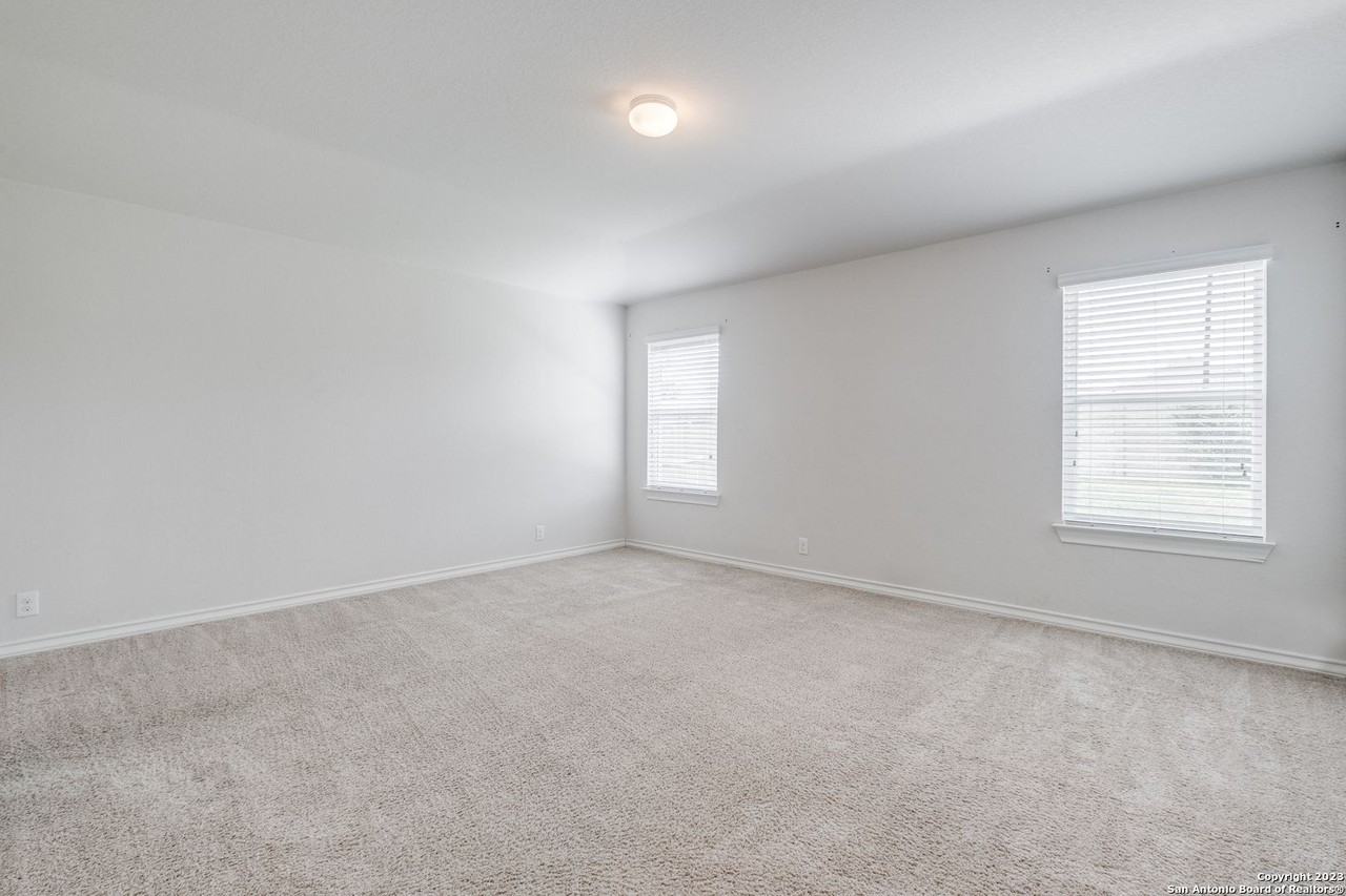 8927 Taylor Grv - Photo 6 of 12