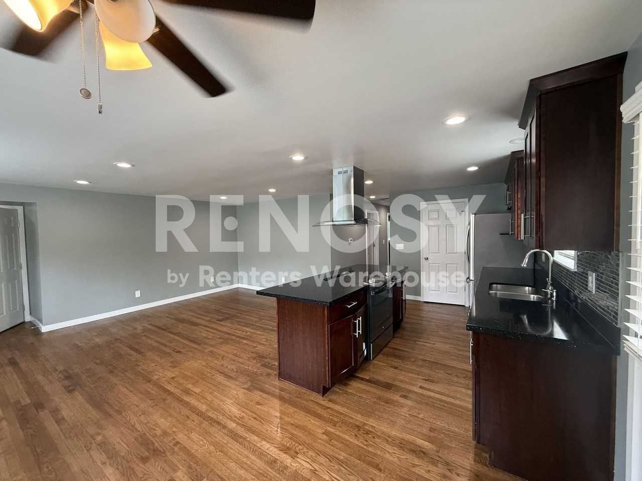 13412 Occidental Ave S - Photo 4 of 21