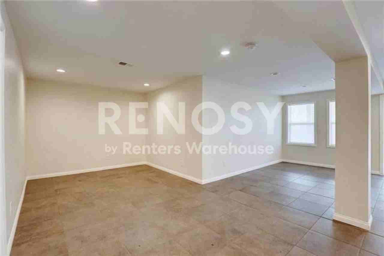 3836 Lloyd St - Photo 2 of 29