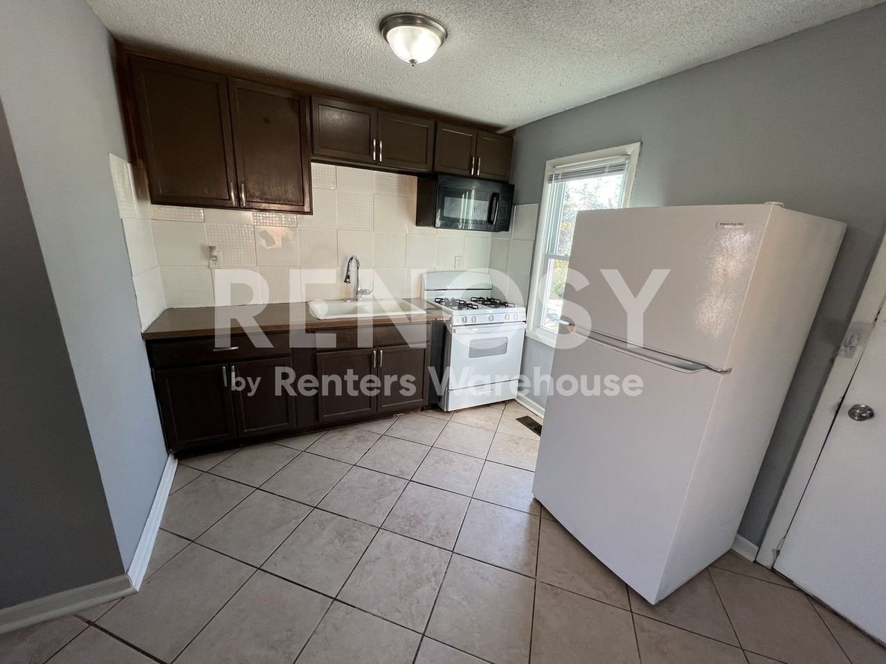 3736 Cypress Ave - Photo 4 of 13