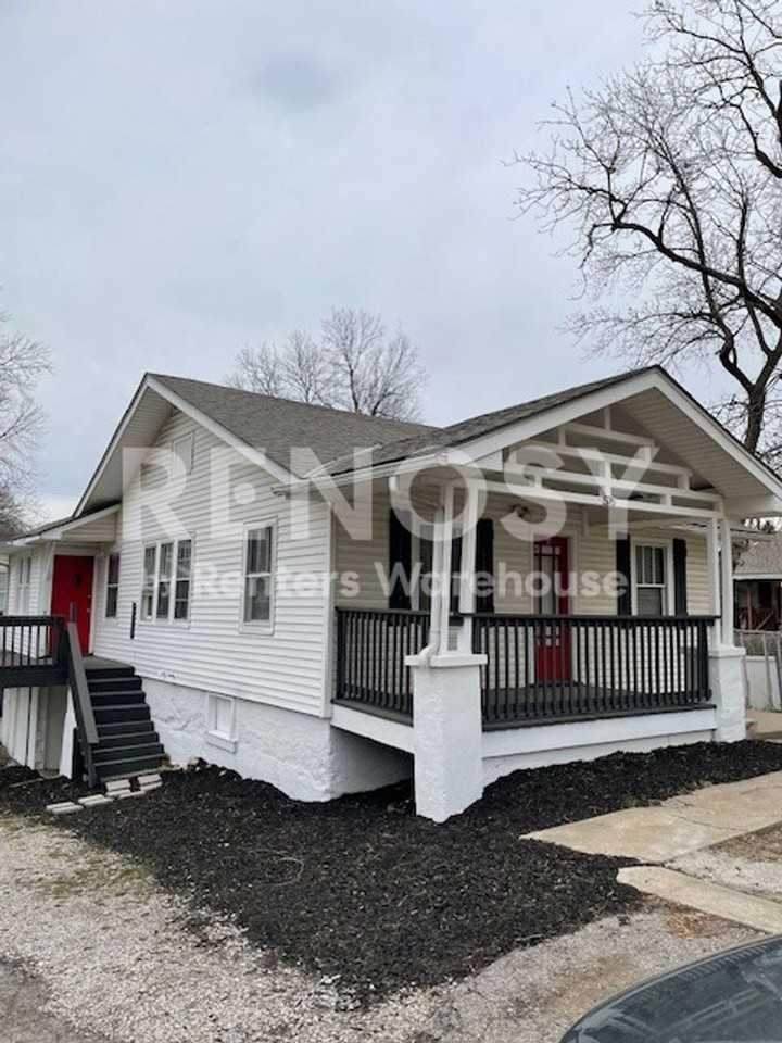 576 S Oxford Ave - Photo 5 of 11