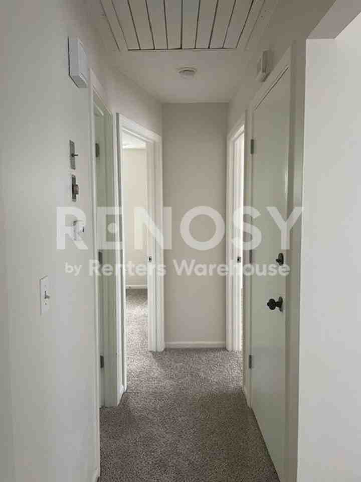 5015 Belmeade Rd - Photo 4 of 12