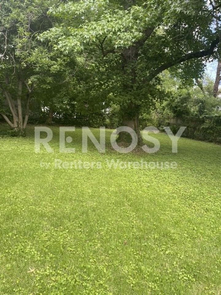5015 Belmeade Rd - Photo 5 of 12