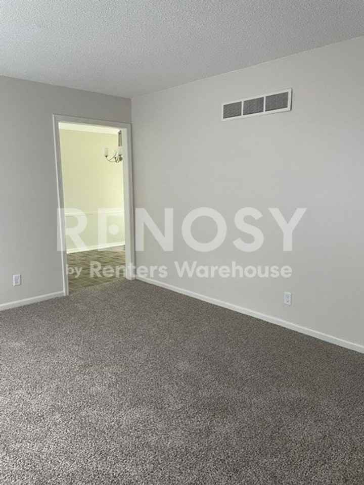 5015 Belmeade Rd - Photo 6 of 12