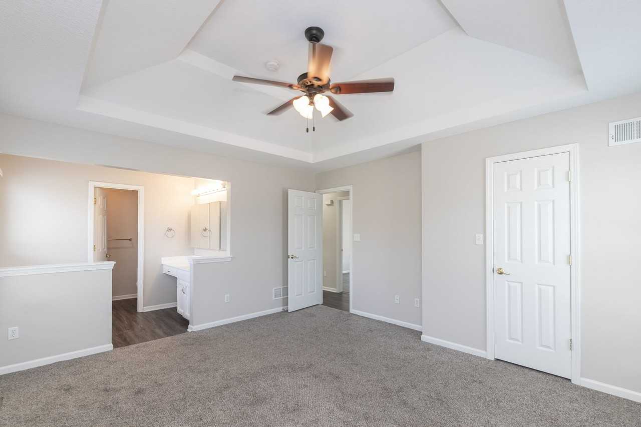 502 Sunny Ln - Photo 2 of 32