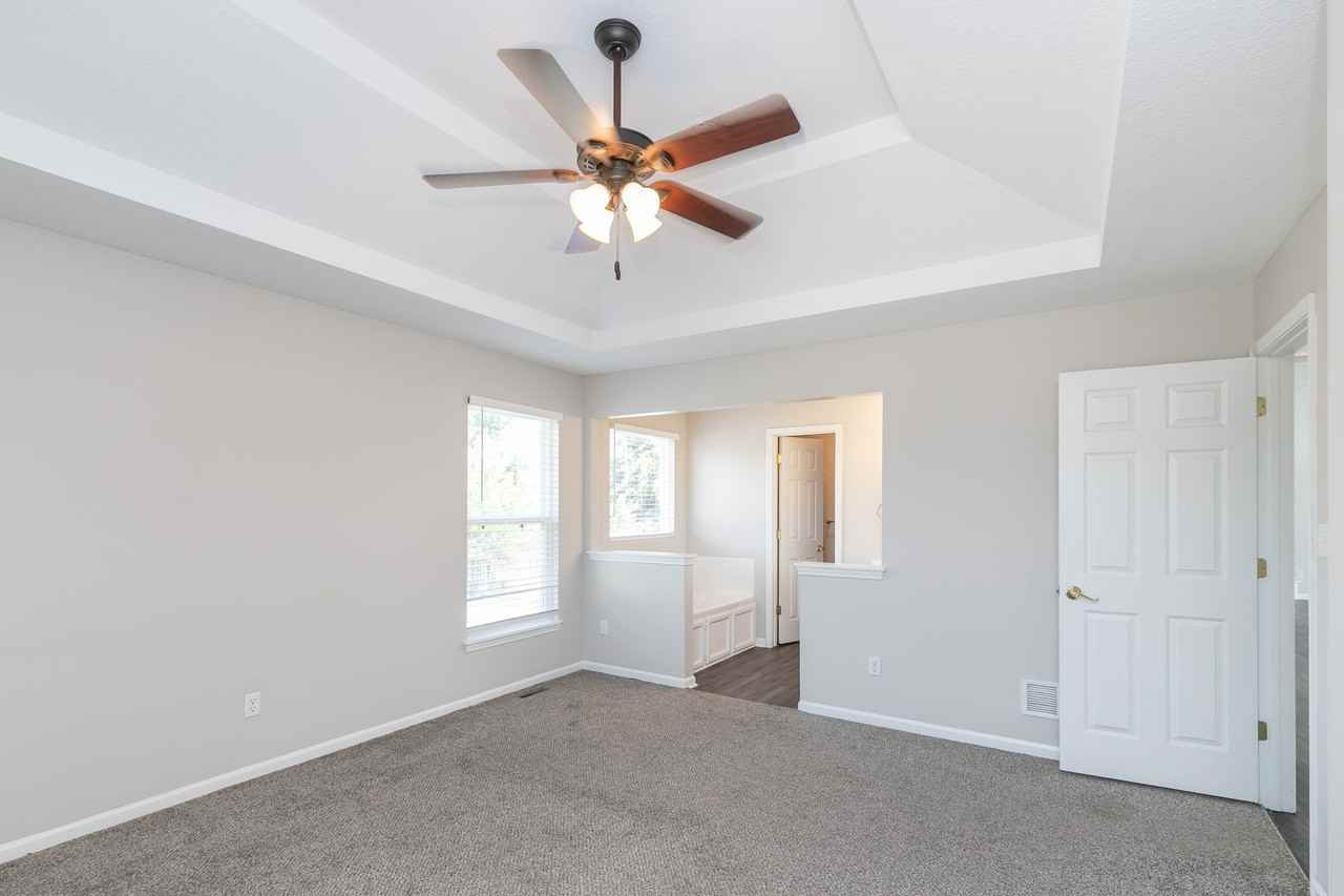 502 Sunny Ln - Photo 3 of 32