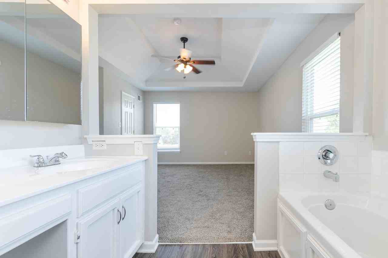 502 Sunny Ln - Photo 6 of 32