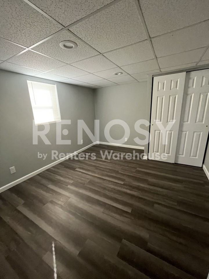 9812 Balboa Dr - Photo 4 of 15