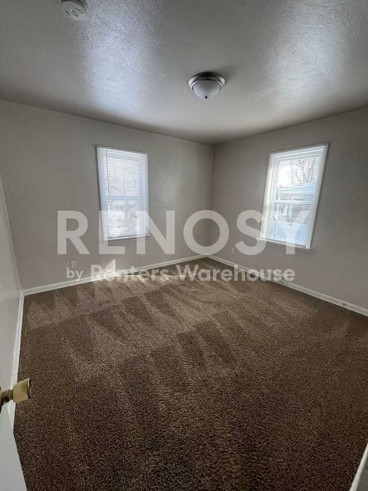 9812 Balboa Dr - Photo 5 of 15
