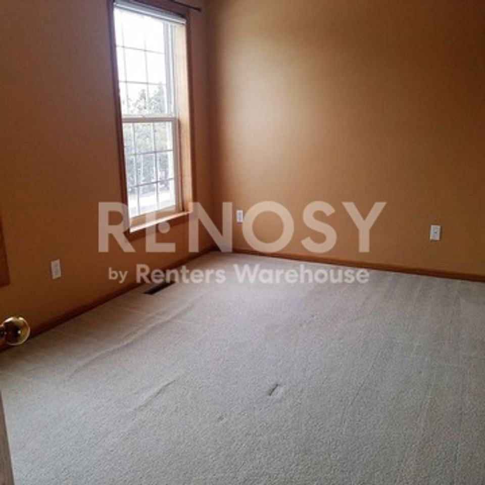 18129 W 82nd St - Photo 4 of 18