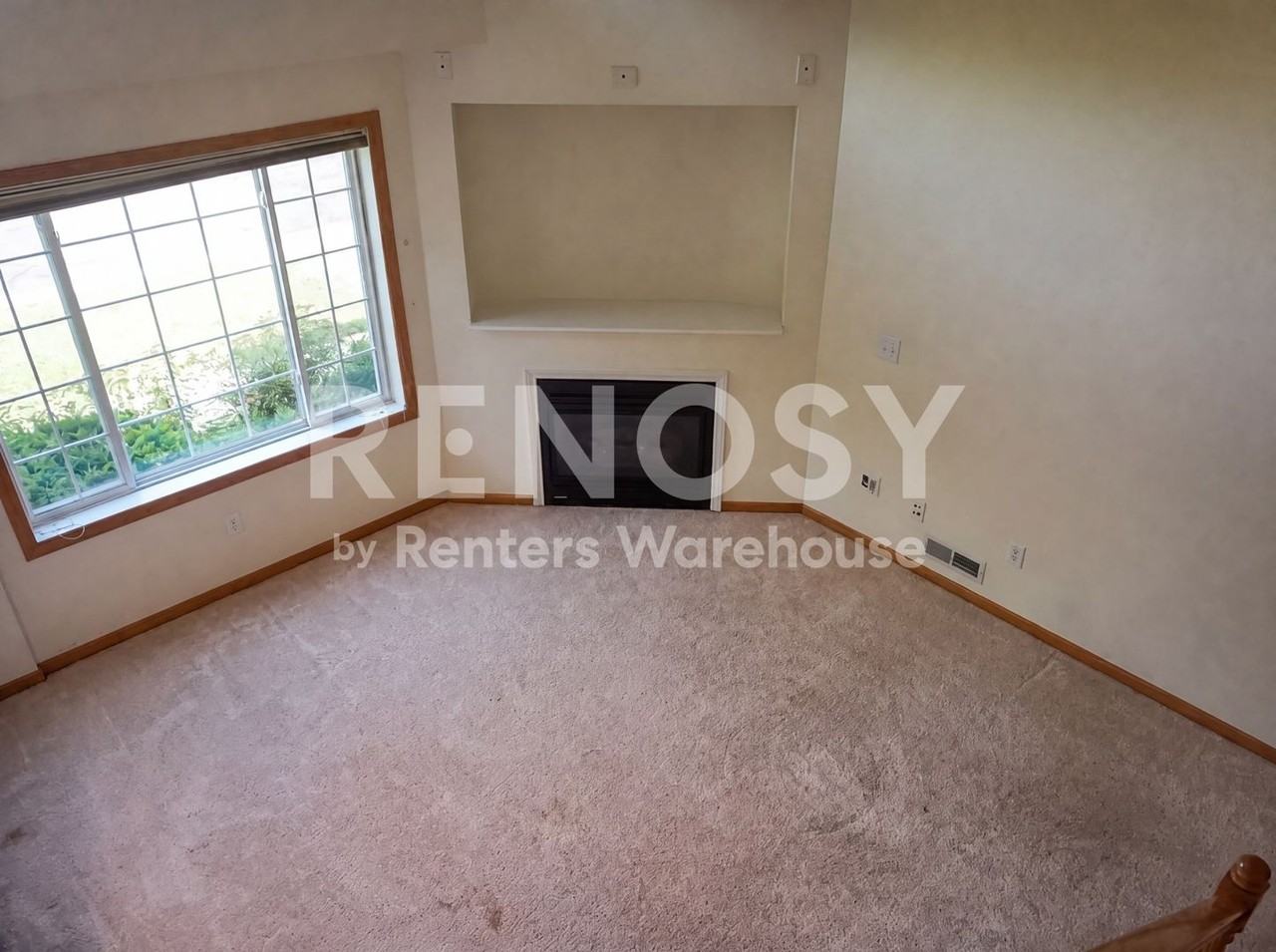 612 Willoughby Way W - Photo 6 of 19