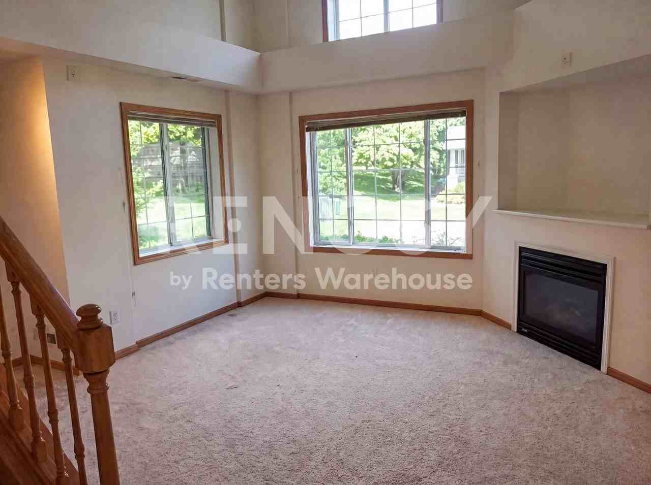 612 Willoughby Way W - Photo 7 of 19