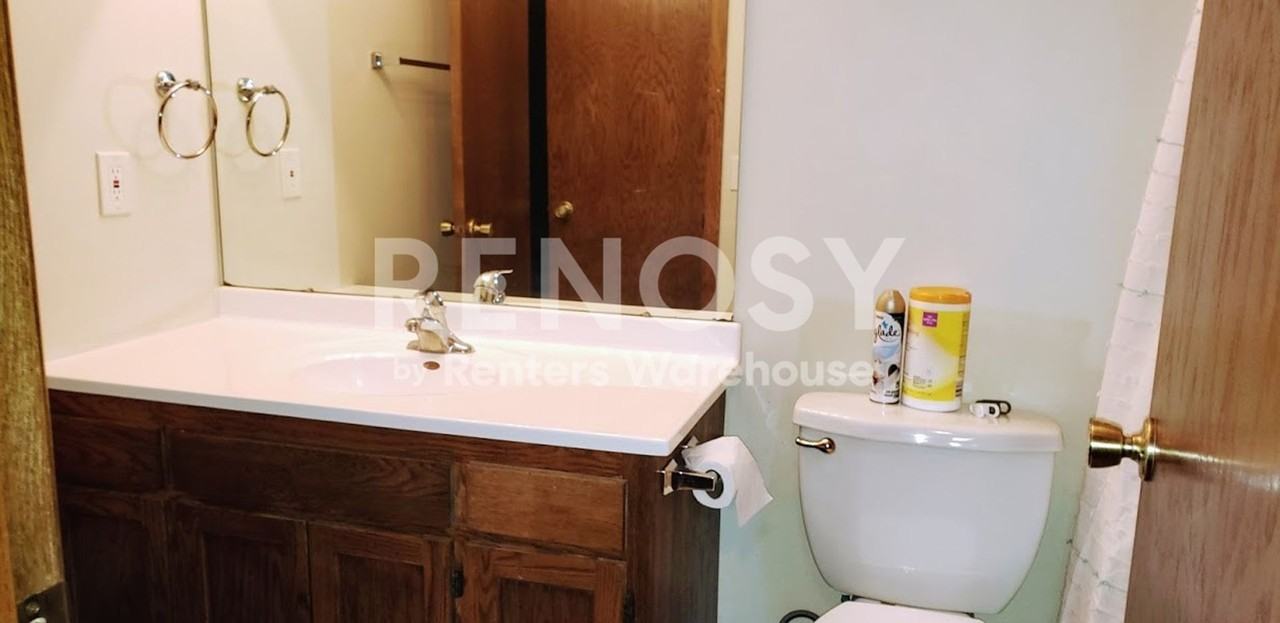 2323 Amberwood Dr - Photo 4 of 26