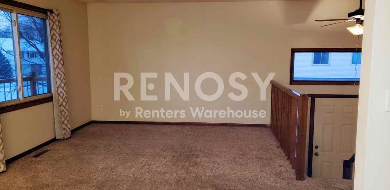 2323 Amberwood Dr - Photo 6 of 26