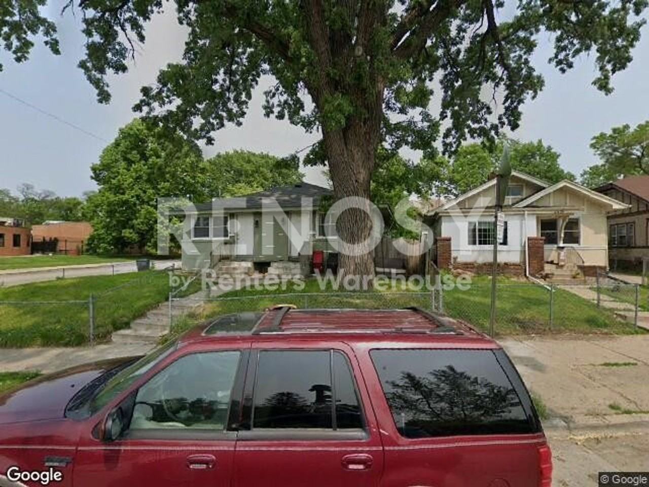 2330 Irving Ave N - Photo 3 of 28