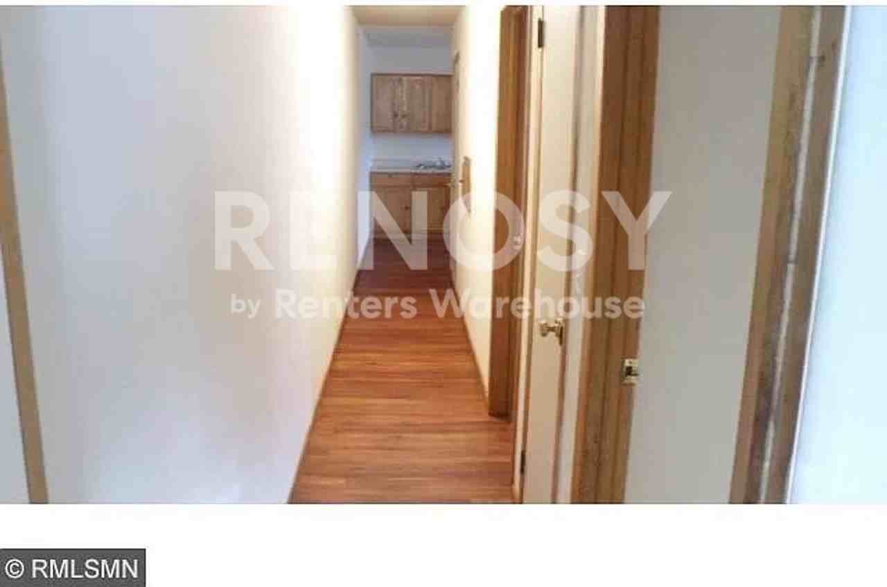2330 Irving Ave N - Photo 5 of 28