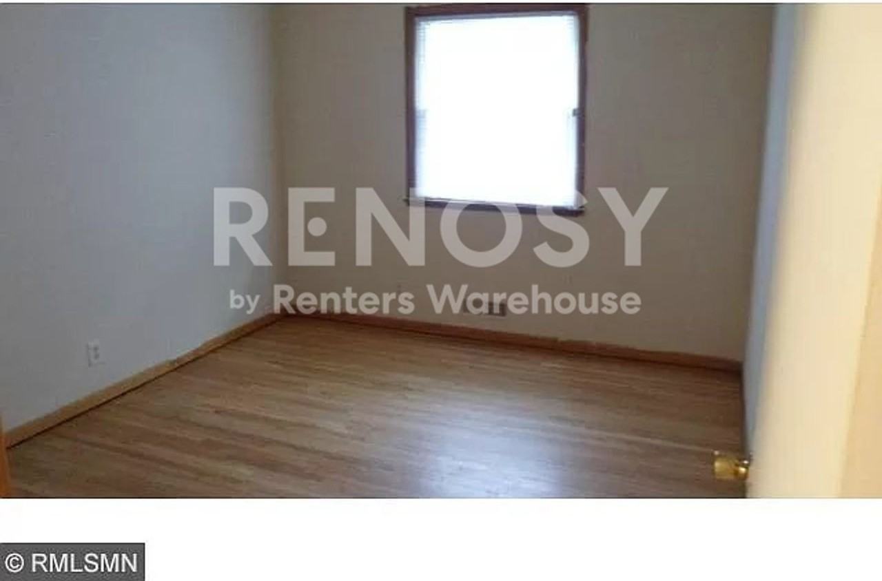 2330 Irving Ave N - Photo 6 of 28