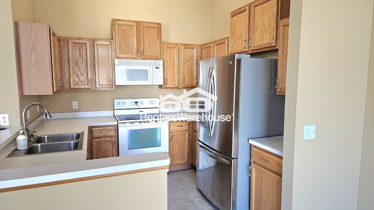 7648 Century Blvd - Photo 4 of 21