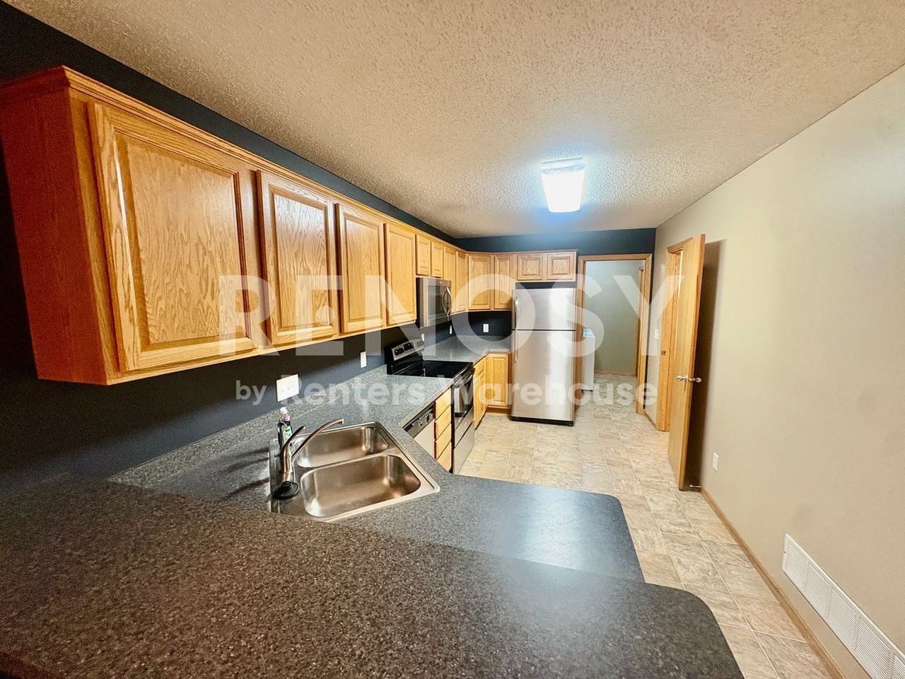 17119 Eastwood Ave - Photo 4 of 22
