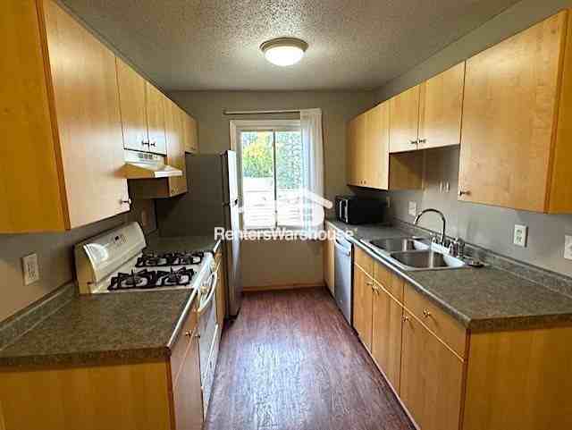 10840 Rockford Rd #203 - Photo 3 of 16