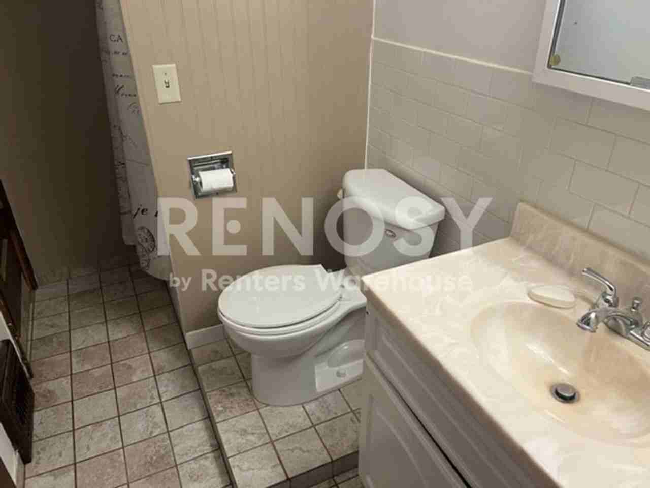 275 Maryland Ave W - Photo 2 of 17