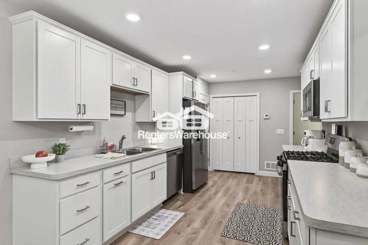 25584 3rd St W - Photo 4 of 17
