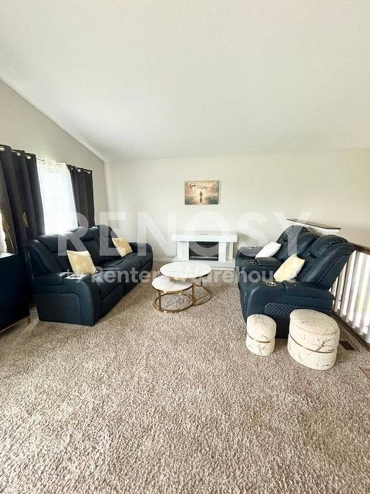 4634 9th St Ne - Photo 2 of 21