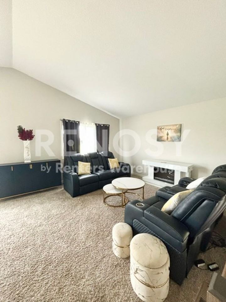 4634 9th St Ne - Photo 4 of 21