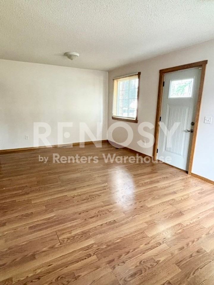 403 4th Ave Ne - Photo 3 of 32