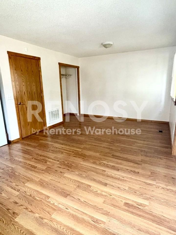 403 4th Ave Ne - Photo 4 of 32
