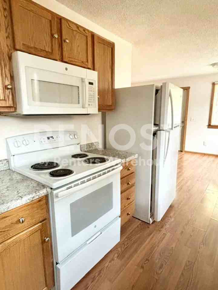 403 4th Ave Ne - Photo 6 of 32