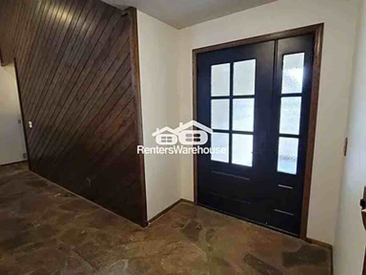 18705 Partridge Cir - Photo 4 of 36