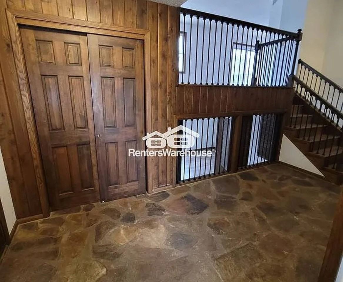 18705 Partridge Cir - Photo 5 of 36